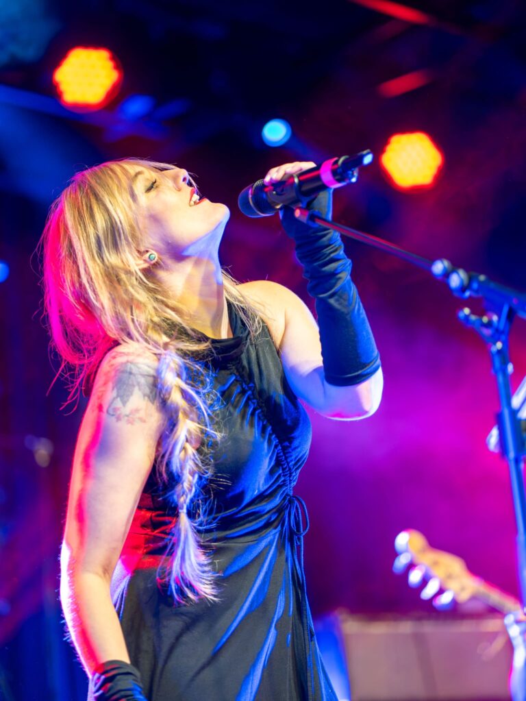 singen singen lernen Gesangsunterricht Vocal Training Sängerin Livemusik Rockmusik Stimmbildung Stimmtraining Sängerin Yvonne Gundacker